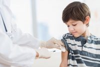 آغاز واکسیناسیون “دانش آموزان” ۱۲ تا ۱۸ ساله در کرمانشاه/ ۳۲۰ هزار نفر واکسینه می‌شوند